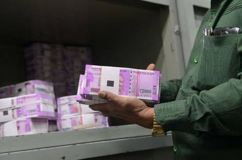 સરકારી બેંકોમાં 46,000 કરોડ રૂપિયા ઠાલવશે સરકાર, જાણો SBI-PNB સહિત કઇ બેંકને કેટલા રૂપિયા મળશે સરકારી બેંકોમાં 46,000 કરોડ રૂપિયા ઠાલવશે સરકાર, જાણો SBI-PNB સહિત કઇ બેંકને કેટલા રૂપિયા મળશે