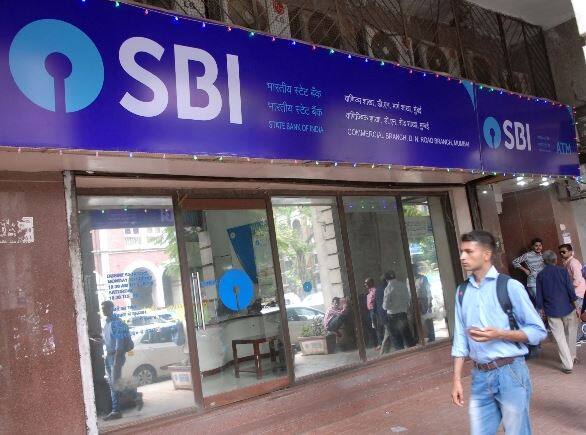 કેન્દ્ર સરકાર ભારતીય સ્ટેટ બેંકને 8800 કરોડ રૂપિયા, બેંક ઓફ બરોડાને 5375 કરોડ રૂપિયા, સેન્ટ્રલ બેંકને 4835 કરોડ રૂપિયા, યૂનિયન બેંક ઓફ ઈન્ડિયાને 4524 કરોડ રૂપિયા, ઓરિએન્ટલ બેંક ઓફ કોમર્સને 3571 કરોડ રૂપિયા, દેના બેંકને 3045 કરોડ રૂપિયા, સિન્ડીકેટ બેંકને 2839 કરોડ રૂપિયા અને કોર્પોરેશન બેંકને 2187 કરોડ રૂપિયાની મૂડી આપશે.