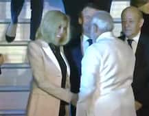 ફ્રાંસના રાષ્ટ્રપતિ મેક્રોન ભારતની ચાર દિવસીય યાત્રા પર, પ્રોટોકોલ તોડી PM મોદીએ કર્યું સ્વાગત