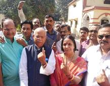 પેટાચૂંટણીઃ ગોરખપુરમાં 43 ટકા, ફૂલપુરમાં 37 ટકા મતદાન થયું, 14મીએ પરિણામ થશે જાહેર   