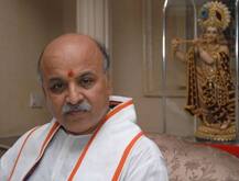 તોગડિયાની કારને ઠોકવાના કેસમાં ક્યા ત્રણ પોલીસોને કરાયા સસ્પેન્ડ ? જાણો વિગત 