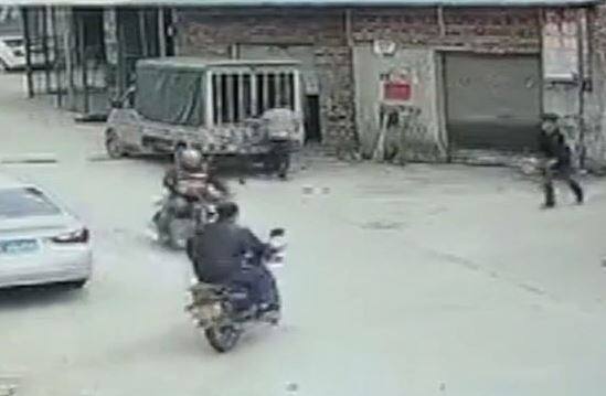 જે બાદ પોલીસે ત્યાં જઈને આસપાસ લાગેલા સીસીટીવી ફૂટેજ ચેક કર્યા. જેમાં પુત્રી બાઇક પર બેસીને જતી જોવા મળી હતી. પોલીસને બાઇકચાલક સુદેશ જેવો લાગતો હતો. જેના કારણે પોલીસે આકરી પૂછપરછ કરતાં તે ભાંગી પડ્યો હતો અને ગુનો કબૂલી લીધો હતો.