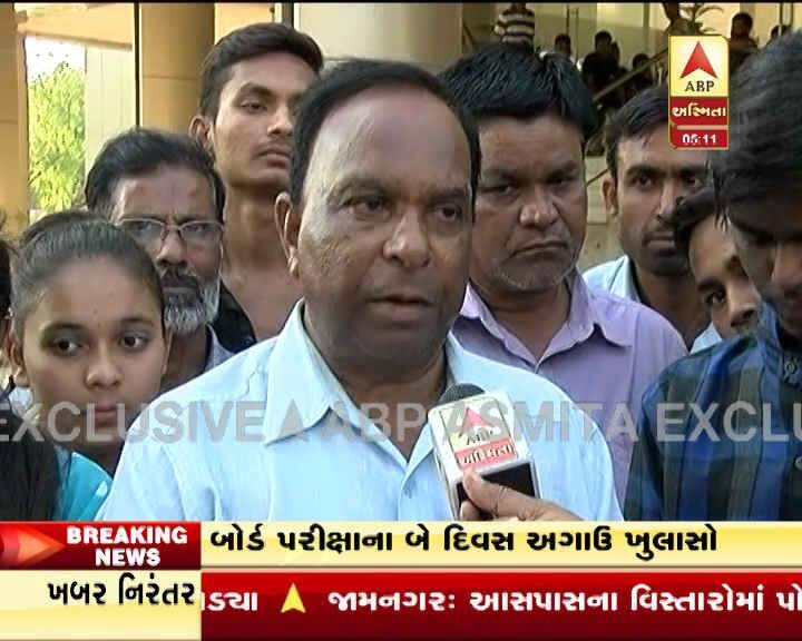32 વિદ્યાર્થીઓના ભવિષ્ય માટે શનિવારે એબીપી અસ્મિતાએ 5 વાગ્યાથી અભિયાન શરૂ કર્યું હતુ. અને વિદ્યાર્થીઓની રજૂઆત શિક્ષણમંત્રી સુધી પહોંચાડી હતી. એબીપી અસ્મિતાની મૂહિમ બાદ ન્યૂ નવચેતન સ્કૂલના વિદ્યાર્થીઓને હોલ ટિકિટ આપવામાં રાજ્ય સરકારે નિર્ણય લીધો છે.