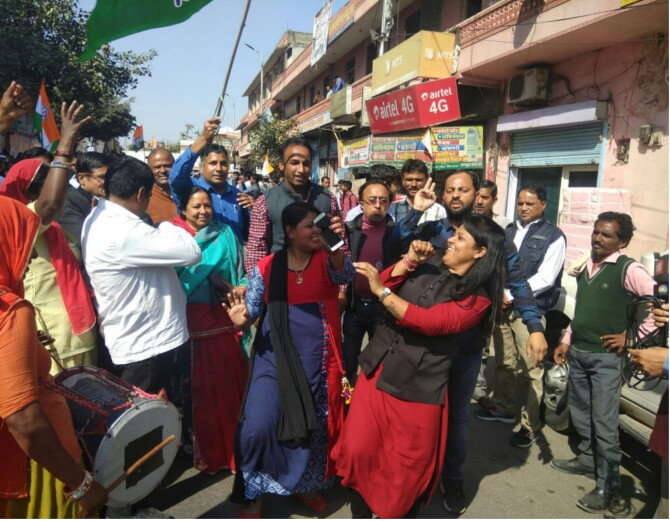  જો કે, સ્થાનિક સ્વરાજની પેટા ચૂંટણીના આ પરિણામથી ભાજપ માટે કોઈ ખતરો નથી. રાજસ્થાનના 33 જિલ્લા પરિષદોમાંથી ભાજપ પાસે 21 છે, ત્યાં 183 નગરપાલિકામાંથી ભાજપની 157 જગ્યાએ સત્તા છે અને તમામ 7 નગર નિગમમાં ભાજપના જ મેયર છે. 