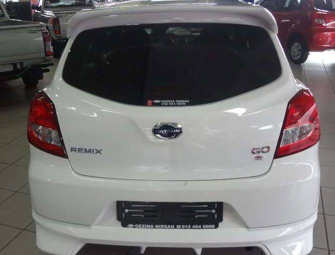 નવી દિલ્હીઃ ડેટસને ભારતમાં Datsun GO અને GO+ની રીમિક્સ લિમિટેડ એડિશન લોન્ચ કરી છે. જેની કિંમત ક્મશઃ 4.21 લાખ રૂપિયા અને .99 લાખ રૂપિયા (એક્સ શો રૂમ દિલ્હી) છે. બંને વેરિયન્ટના રીમિક્સ લિમિટેડ એડિશનમાં અનેક પ્રકારના કોસ્મેટિક ફેરફાર કરવામાં આવ્યા છે. જેમાં નવી હુડ, રુફ રેપ્સ, બ્લેક ઇન્ટીરિયર અને નવા ડુઅલ ટોન કલર કોમ્બિનેશનનો સમાવેશ થાય છે. 