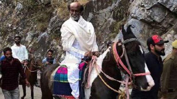નવી દિલ્લી: મેગાસ્ટાર રજનીકાંત છેલ્લા ધણા દિવસોથી આધ્યાત્મિત યાત્રા પર છે. સોમવારે તેમને હિમાલયમાં ઘોડેસવારી કરતા જોવામાં આવ્યા હતા. આધ્યાત્મિક યાત્રા પર નિકળતા પહેલા એરપોર્ટ પર મીડિયા સાથેની વાતમાં કહ્યું તેમની યાત્રા 15 દિવસની હશે.