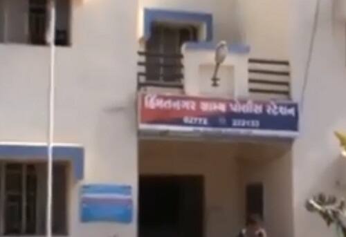 હિત શાહ ગ્લોરિયસ સ્કૂલનો સ્કોલર વિદ્યાર્થી હતો. રવિવારની દુ:ખદ ઘટના બાદ સોમવારે શાળામાં અભ્યાસ કાર્ય મુલત્વી રાખી શ્રધ્ધાંજલી અપાઇ હતી.