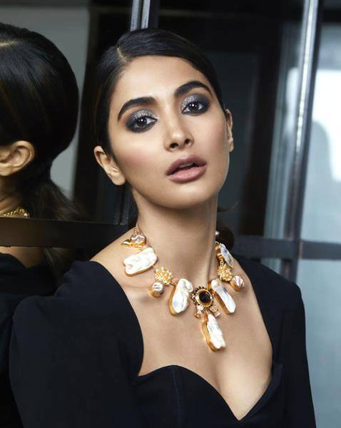 પૂજા હેગડેએ પોતાની ફિલ્મી કરિયરની શરૂઆત સુપર હિરો પર આધારિત ફિલ્મ 'મુગામૂદી'થી કરી હતી. અત્યાર સુધી પૂજાએ હિંદી ફિલ્મોમાં માત્ર 'મોહનજોદડો'માં જ કામ કર્યું છે. 