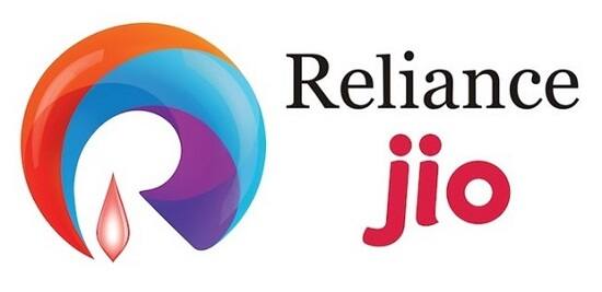 જિયો લોન્ચિંગ સમયે રિલાયન્સ દ્વારા અંદાજે 1.20 લાખ લોકોને રોજગાર આપવાનો લક્ષ્યાંક રાખ્યો હતો. જિયોએ પોતાની વેબ સાઈટ પર ઘણી કેટેગરી માટે નોકરી ઓપન કરી છે. 
