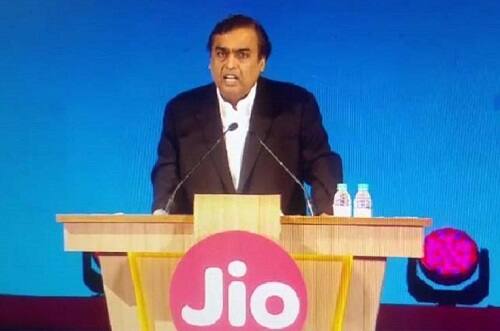 jio.com અને careers.jio.com પર જઈને તમે વિવિધ જગ્યાઓ માટેની નોકરી માટે એપ્લાય કરી શકો છો. આ માટે સૌપ્રથમ તમારે તમારું રજીસ્ટ્રેશન કરાવવું પડે છે. રજીસ્ટ્રેશન વખતે તમારે તમારો મોબાઈલ નંબર આપવાનો હોય છે. ફોર્મ ભર્યા બાદ તમારા મોબાઇલ પર એક મેસેજ આવશે જેના દ્વારા તમારે લોગ ઈન કરવાનું છે.