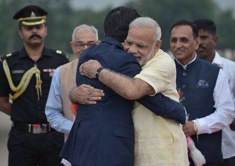 મોદીના મિત્ર શિન્ઝો આબે પત્નીના કારણે મુકાયા મુશ્કેલીમાં, જાણો વિગત મોદીના મિત્ર શિન્ઝો આબે પત્નીના કારણે મુકાયા મુશ્કેલીમાં, જાણો વિગત