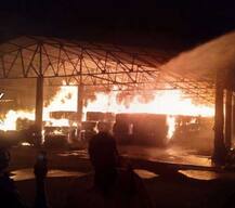 રાજકોટઃ જૂના માર્કેટ યાર્ડમાં મગફળી ભરવાના ખાલી બારદાનમાં લાગી આગ, કોથળા બળીને ખાક