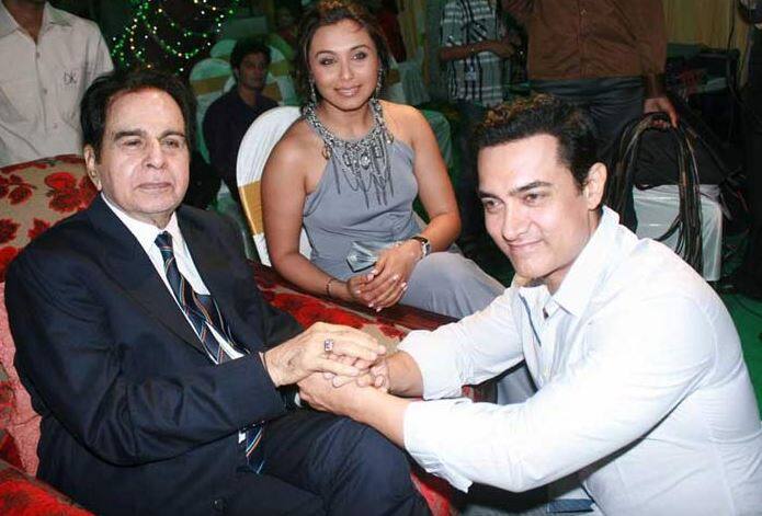 ટાઇમ મેગેઝિને તેને ભારતીય શોન પેન ગણાવ્યો હતો. આમિર ખાનના ફેવરિટ કલાકાર દિલીપ કુમાર અને હોલીવુડના ઓસ્કાર વિજેતા ડેનિયલ ડે-લુઇસ છે.