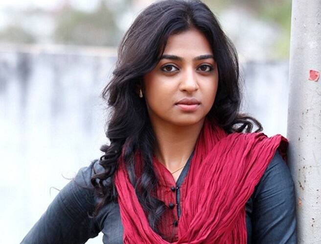  જણાવી દઈએ કે રાધિકા સોશિયલ મીડિયા પર ઘણી એક્ટિવ છે અને પોતાના ફેન્સની સાથે ફોટો-વીડિયો શેર કરતી રહે છે. પાછલા દિવસોમાં તે એક તસવીરના કારણે ચર્ચામાં આવી ગઈ હતી જેમાં તે દરિયા કિનારે બિકિની પહેરીને હાથમાં બિયરનો ગ્લાસ પકડેલી દેખાઈ. આ તસવીરમાં તેની સાથે તેનો એક વિદેશી ફ્રેન્ડ પણ દેખાયો હતો.