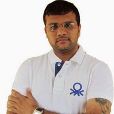 આસારામને જમીન ફાળવવાના મામલે ભાજપ અને કોંગ્રેસ વચ્ચે આક્ષેપબાજી ચાલતી હતી ત્યારે કોંગ્રેસના ધારાસભ્ય પ્રતાપ દૂધાતે ભાજપના ધારાસભ્ય જગદીશ પંચાલને પટ્ટો કાઢીને મારવા પ્રયાસ કર્યો હતો. 