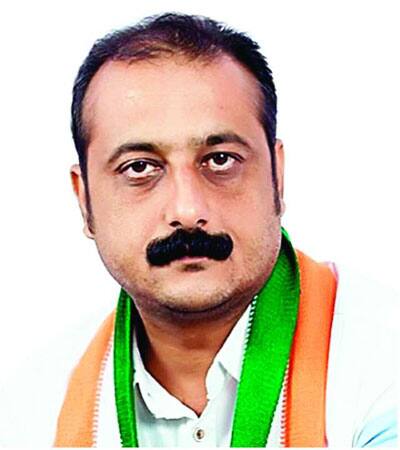 આ ઉપરાંત રાજુલાના ધારાસભ્ય અંબરીશ ડેરે નિકોલના ભાજપના ધારાસભ્ય જગદીશ પંચાલ સામે માઈક ઉગામ્યું હતું.