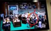 ગુજરાત વિધાનસભામાં Live ગુંડાગર્દી: ભાજપના કયા મહિલા MLA બચી ગયા, જાણો વિગત