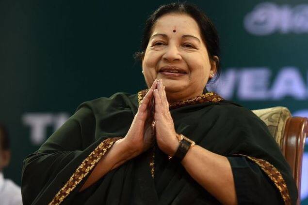 પૂર્વ મુખ્યમંત્રી જયલલિતાનું ડિસેમ્બર 2016માં નિધન થયા બાદ એઆઈએડીએમકે બે ભાગમાં વહેંચાઈ ગયું. હાલ મુખ્યમંત્રી ઈ. પલાનીસામી અને ઉપમુખ્યમંત્રી ઓ. પન્નીરસેલ્વમ ના હાથોમાં પાર્ટીની કમાન છે. 