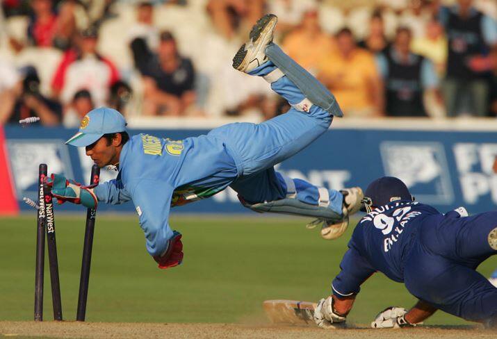 કોલંબોઃ ટીમ ઈન્ડિયાએ બાંગ્લાદેશને નિદાહાસ ટ્રાઈ સીરિઝની પાંચમી મેચમાં 17 રનથી હાર આપી ફાઇનલમાં સ્થાન મેળવી લીધું છે. આ મેચમાં અનેક હીરો રહ્યા પરંતુ ભારતીય ટીમના વિકેટકિપર દિનેશ કાર્તિકે એક અનોખી સિદ્ધી હાંસલ કરી છે.