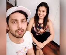 સિંગર નેહા કક્કડે પૉસ્ટ કર્યો બૉયફ્રેન્ડ સાથેનો મસ્તીભર્યો વીડિયો, 10 રૂ.માં માગી આ વસ્તું