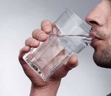 બિસ્લેરી, એક્વાફિના સહિત 93% બૉટલવાળું પાણી ખતરનાક, નળના પાણીથી બેગણા હોય છે પ્લાસ્ટિકના કણોઃ રિસર્ચ 