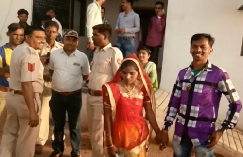 હળવદ: પ્રેમીએ તરછોડતા યુવતી ગઈ આત્મહત્યા કરવા, પોલીસની આ કામગીરી જોઈને તમે દંગ રહી જશો