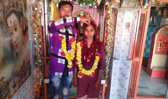 મહિલા હેલ્પલાઇન દ્વારા યુવતીના પિતાનો ટેલિફોનિક સંપર્ક કરતા તેના પિતાએ જણાવ્યું કે, અમને અમારી પુત્રીથી કંઈપણ લેવા-દેવા નથી અને અમને અમારી દીકરી નથી જોઈતી તેમ કહી દેતા આ યુવતી પર જાણે આભ તુટી પડ્યું હતું.