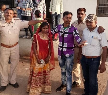 આમ એક નિ:સહાય અને લાચાર યુવતીને હળવદ પોલીસે પ્રેરણાદાયી ઉમદા કાર્ય કરી પ્રસંનીય કામગીરી કરતા હળવદ વાસીઓએ પોલીસની પ્રશંસા કરતા થાકતા ન હતી. સાથે જ નેક કામ કરતાં અભિનંદનનો ધોધ વહાવ્યો હતો.