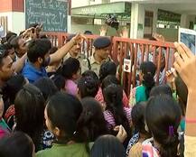 અ\'વાદઃ ફી વધારાના વિરોધમાં યુનાઇટેડ સ્કૂલ સામે વાલીઓનો હોબાળો, સંચાલકો ધમકાવતા હોવાનો આરોપ