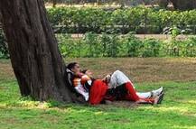 અ’વાદમાં પતિ, પત્ની ઔર વો જેવો કિસ્સો: પત્નીને મિત્ર સાથે પ્રેમાલાપ કરતી હતી ને પતિ આવી ગયો પછી શું થયું...