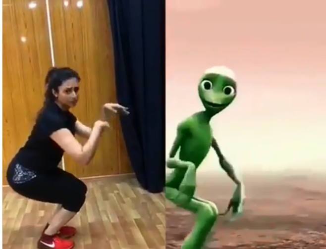 હાલ ટીવી શો યે હૈ મોહબ્બતેમાં દિવ્યાંકા આંખોની રોશની ગુમાવી ચૂકી છે. શોમાં એક ટ્વિસ્ટ પણ આવશે, જે માટે એક્ટ્રેસ લંડન રવાના થઇ ચૂકી છે. 