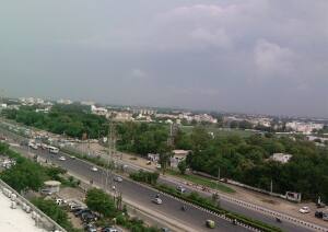 વહેલી સવારે શહેરના વસ્ત્રાપુર, ઘાટલોડિયા, નારણપુરા,ચાંદખેડા. એસજી.હાઈવે તેમજ પૂર્વના અનેક વિસ્તારોમાં વરસાદી છાંટા પડ્યા હતા. બનાસકાંઠા, અરવલ્લી, સાબરકાંઠા અને અંબાજીમાં પણ કમોસમી વરસાદ વરસ્યો હતો. કમોસમી વરસાદને કારણે રાજગરો, વરિયાળી, ઘઉંના પાકોને નુકસાન થવાની ભીતી સેવાઇ રહી છે. 