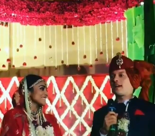 ઉલ્લેખનીય છે કે બંનેએ જયપુરમાં લગ્ન કર્યા અને હંમેશ માટે એકબીજાના થઈ ગયા છે. આંદ્રે કોસચીવ અને શ્રિયા સરન ખૂબ જ લાંબા સમયથી એકબીજાને ડેટ કરી રહ્યા હતા. શ્રિયા સરને પોતાના અફેરની વાત ક્યારેય જાહેરમાં નથી કરી. તેને માત્ર અફવા ગણાવી હતી. પરંતુ શ્રિયાએ અચાનક લગ્ન કરીને ફેન્સને ચોંકાવી દિધા હતા. 