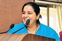 સુરતઃ કોંગ્રેસના મહિલા નેતાને IASએ કહ્યું, .... , મહિલાએ ઠોકી દીધા બે તમાચા ને થયો ભવાડો, જાણો વિગત