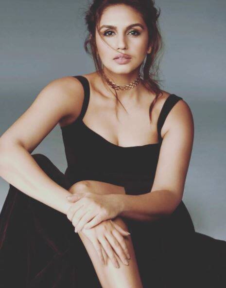 મુંબઈઃ હુમા કુરેશી બોલીવુડમાંથી હવે સાઉથની ફિલ્મો તરફ વળી ગઇ છે. તમિલ ઇન્ડસ્ટ્રીમાં તેની પહેલી ફિલ્મ 'કાલા' છે. આ ફિલ્મમાં તે સુપરસ્ટાર રજનીકાંત સાથે કામ કરી રહી છે. હવે હુમા ચેન્નઇમાં એક એપાર્ટમેન્ટ ખરીદવાની તૈયારી કરી રહી છે. જોકે બોલીવુડમાં તેના અફેર પણ ઘણા ચર્ચામાં રહ્યા છે.