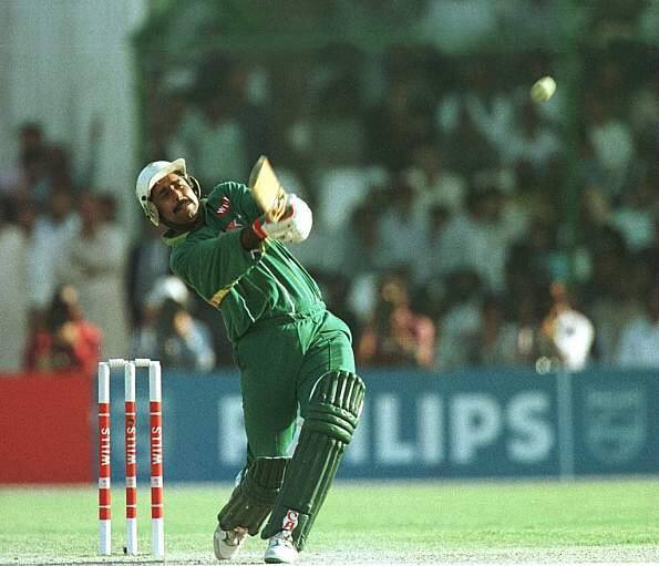 જાવેદ મિયાદાદે વધુમાં કહ્યું કે, મારા પછી કેટલાયે બેટ્સમેનો વિજયી છગ્ગો ફટકારી ચૂક્યા છે તેમાં દિનેશ કાર્તિકે કંઇ મોટી ધાડ નથી મારી તેમ તેનો સૂર હતો. 