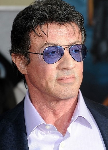  મુંબઈ: બોલીવૂડના દબંગ સલમાન ખાન તેની અપકમિંગ ફિલ્મ રેસ-3ને લઈને ચર્ચામાં છે. આ ફિલ્મમાં સલમાન સિવાય જેકલીન, ડેઈઝી શાહ સાથે લાંબા સમય બાદ ફિલ્મી દુનિયામાં વાપસી કરનાર બૉબી દેઓલ મુખ્ય ભૂમિકામાં હશે, ફિલ્મને લઈને મુખ્ય એક્ટરોના ફર્સ્ટ લૂક જારી કરી દેવામાં આવ્યા છે. સલમાન ખાને પોતે ત્રણ મુખ્ય કલાકારોના ફર્સ્ટ લૂક પોતાના ટ્વિટર એકાઉન્ટ પર શેર કર્યા છે. ત્યારે હોલીવૂડ સ્ટાર સિલ્વેસ્ટર સ્ટેલોને પણ પોતાના વોલ પર પોસ્ટર પોસ્ટ કર્યું હતું. પણ શું તે સલમાન અને બોબી દેઓલના પોસ્ટરને લઈને કન્ફ્યૂઝ છે?