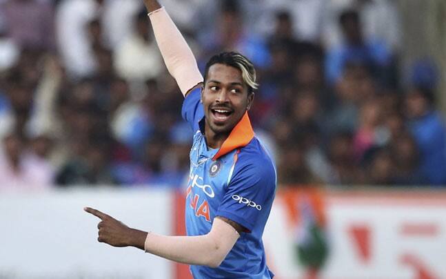  પંડ્યા સામે એફઆઇઆર નોંધવવા માટે કોર્ટ પહોંચેલા એડવોકેટ ડીઆર મેઘવાલે જણાવ્યું કે હાર્દિક પંડ્યાએ 26 ડિસેમ્બર 2017માં ટ્વિટર પર એક પોસ્ટ કરી હતી. જેમાં બીઆર આંબેડકર માટે અપશબ્દોનો ઉપયોગ કરવામાં આવ્યો હતો. 