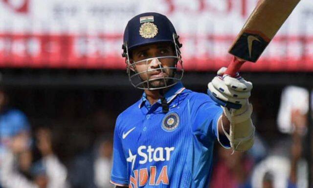 જમણેરી બેટ્સમેન અજિંક્ય રહાણે પણ વધુ અભ્યાસ કરનારા ક્રિકેટર્સની યાદીમાં આવે છે. રહાણેએ બીકોમ કર્યું છે. ભારતીય ટીમમાં તેનું સ્થાન પાક્કું નથી. જોકે તેનામાં ટેલેન્ટની કોઈ કમી નથી.