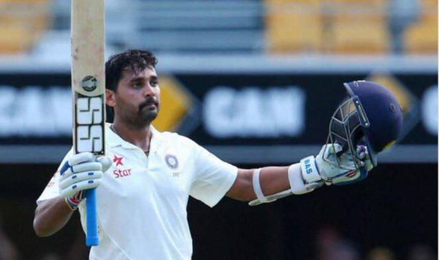 ભારતીય ટેસ્ટ ટીમના ઓપનિંગ બેટ્સમેન મુરલી વિજય પાસે ઇકોનોમિક્સમાં પોસ્ટ ગ્રેજ્યુએટ ડિગ્રી છે. જોકે તેણે અભ્યાસ કરી નોકરી કરવાને બદલે ક્રિકેટ બનવાનું યોગ્ય સમજ્યું. તે ખૂબ જ પ્રતિભાશાળી ખેલાડી છે. ટેસ્ટમાં તેની બેટિંગ લાજવાબ છે.