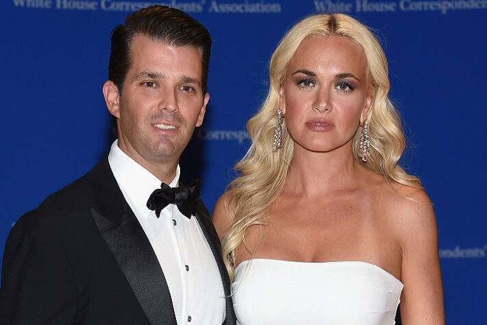 વેનેસાએ મેનહટન કોર્ટમાં ડિવોર્સની અરજી મુકી હતી. આ કપલને પાંચ બાળકો છે, પણ વેનેસાએ તમામની કસ્ટડી લેવાનો હાલ ઇન્કાર કરી દીધો છે. સૂત્રોના જણાવ્યા અનુસાર, વેનેસાએ ડિવોર્સ બિનઆયોજિત રીતે ફાઇલ કર્યા છે. જેનો અર્થ એ થાય છે કે, તેણે તેના બાળકોની કસ્ટડી અથવા તેઓની સંપત્તિને લગતો કોઇ ઉલ્લેખ કર્યો નથી.