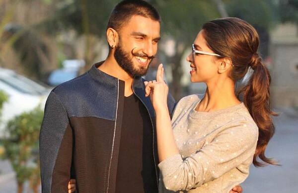 સૂત્રોના જણાવ્યા પ્રમાણે, દીપિકા અને રણવીર પણ અનુષ્કા શર્માની જેમ ડેસ્ટીનેશ વેડિંગ કરવા માગતા હતા, પરંતુ બંનેના માતા-પિતા આ માટે તૈયાર ન થયા. 