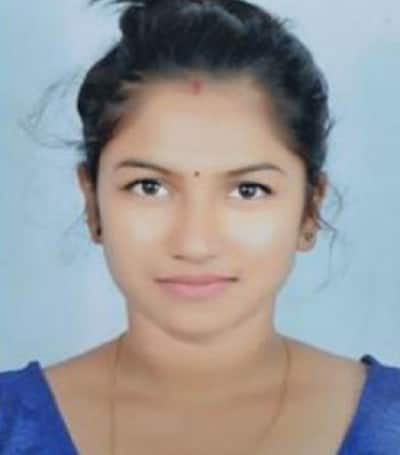 ધીરે ધીરે બંને વચ્ચેનું અંતર વધ્યું અને એક બીજાના પ્રેમમાં પડ્યા હતા. આ અંગે પરિણીતાના પતિને શંકા ગઈ હતી. જોકે એક દિવસ પત્ની ઘરેથી કહ્યા વગર જતી રહી અને તે આજ ઘરે પરત આવી જશે જોકે તે હજુ સુધી ઘરે આવી નથી જ્યારે તેનો પતિ હજુ સુધી રાહ જોઈને બઠો છે કે તેની પત્ની ઘરે આવશે.