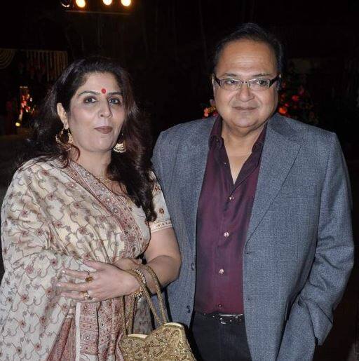 ફારુક શેખને ઘોડા ઉછેરનો ભારે શોખ હતો. તેમણે આમરોલીમાં ઘોડા ઉછેર માટે તબેલો બનાવ્યો હતો. આ ઉપરાંત તેમને ઘોડાની રેસના ભારે શોખ હતો. ફારૂક શેખ દ્વારા યોજાયેલી એક રેસમાં બે ઘોડાના મોત પણ થયા હતાં.