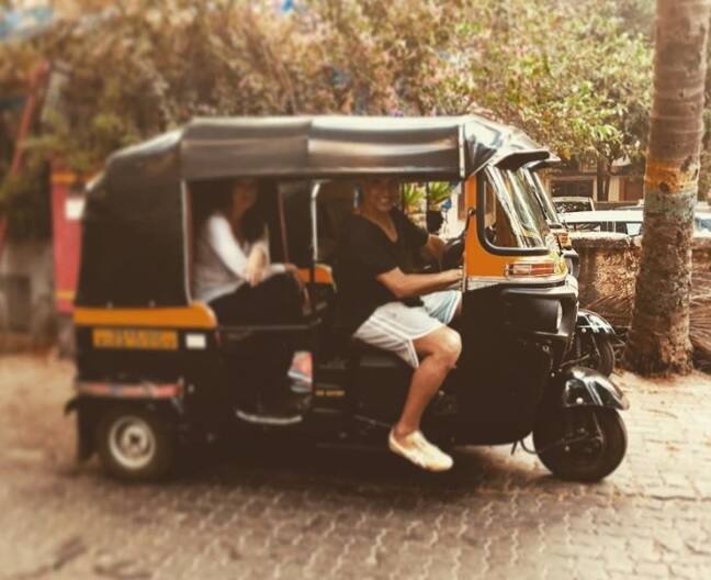 આજે અક્ષય કુમાર ફરી એક વખત ચર્ચામાં છે. અભિનેતા અક્ષય કુમાર પોતાની પત્ની ટ્વિંકલ ખન્ના માટે રિકશા ડ્રાઈવર બન્યો હતો. ટ્વિંકલ ખન્નાએ પોતાના ઈન્સાગ્રામ પર એક તસવીર શેર કરી તેની જાણકારી આપી હતી.