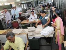 ફિક્સ વેતન મુદ્દે ગુજરાત સરકારના લાખો કર્મચારીઓ કેમ છે નિરાશ, જાણો વિગત