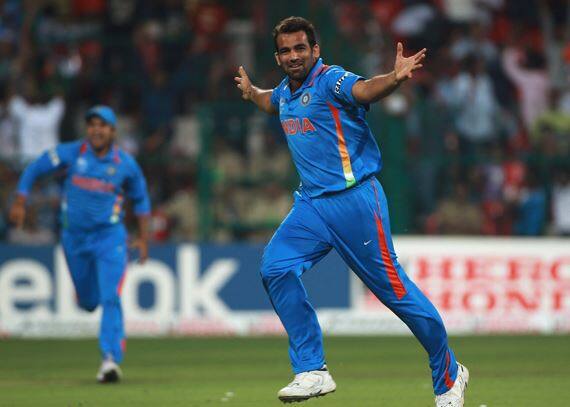 ભારત તરફથી સૌથી ઝડપી 100 વિકેટ લેવાનો રેકોર્ડ ઝહીર ખાનના નામે છે. ઝહીરે 2003માં તેની વન ડે કારકિર્દીની 65મી મેચમાં આ કારનામું કર્યું હતું.