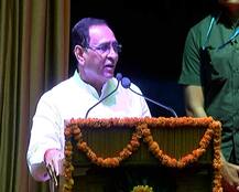 રૂપાણી સરકારે સરકારી કર્મચારીઓને આડકતરી રીતે ગણાવ્યા \'કામચોર\', જાણો શું કહ્યું