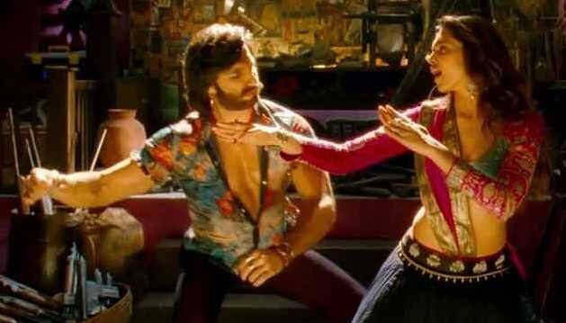 મૂવીમાં રણવીર સિંહની સાથે આલિયા ભટ્ટ પણ જોવા મળશે. પડદા પર પહેલીવાર આ બન્નેની જોડી બની રહી છે. ફિલ્મ 14 ફેબ્રુઆરી, 2019ના દિવસે રિલીઝ થશે. આ ઉપરાંત તે રોહિત શેટ્ટીની ફિલ્મ સિમ્બાની તૈયારીમાં પણ લાગેલા છે આમાં તેના અપૉઝિટ સારા અલી ખાન દેખાશે. 