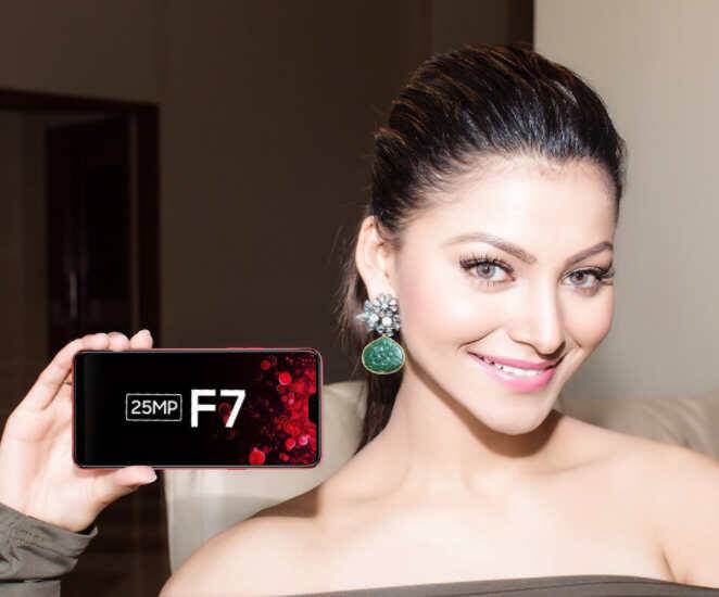 Oppo F7ની લોન્ચિંગ ઇવેન્ટમાં ભારતના સ્ટાર ક્રિકેટર રોહિત શર્મા, હાર્દિક પંડ્યા, આર અશ્વિન હાજર રહ્યા હતા.